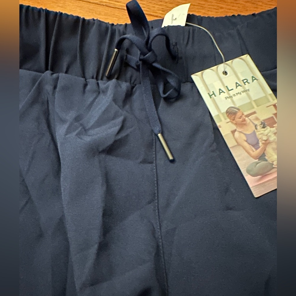 Brand new Halara navy blue athletic leisure breathable shorts, size M - Picture 2 of 5